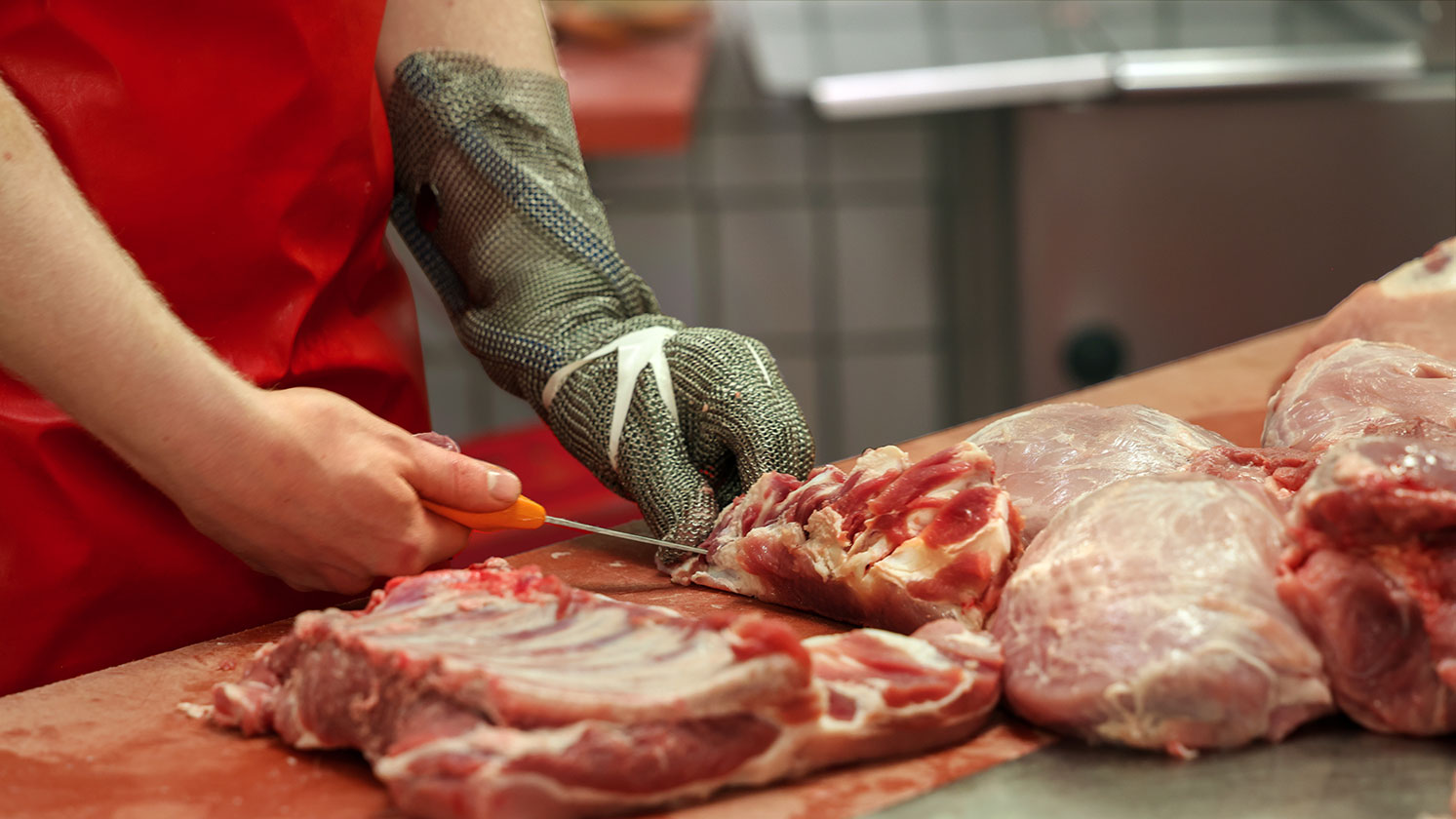 Metzgerei Sonnenschein - Fleisch zerteilen