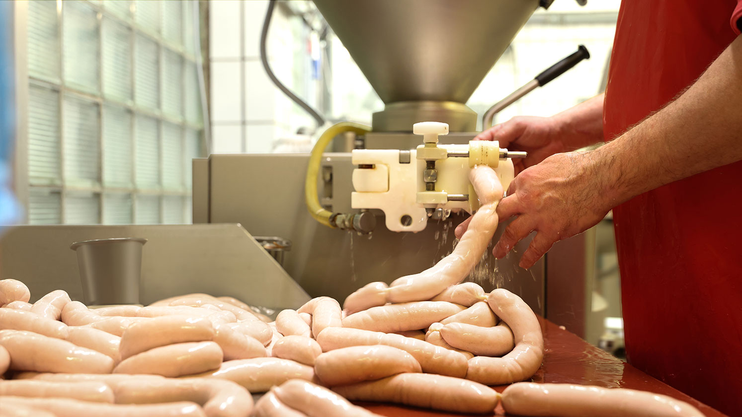 Metzgerei Sonnenschein - Wurst füllen