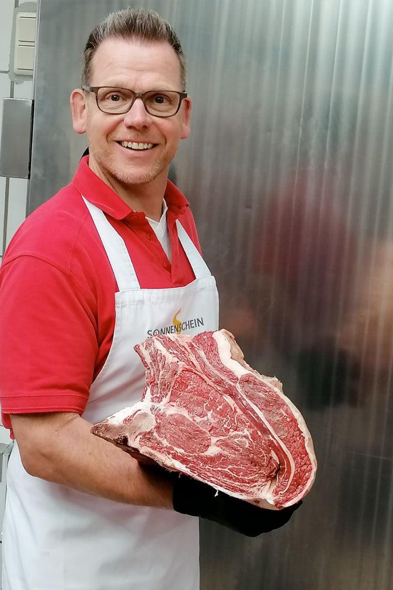 sonnenschein-metzgerhandwerk-fleisch-am-stück